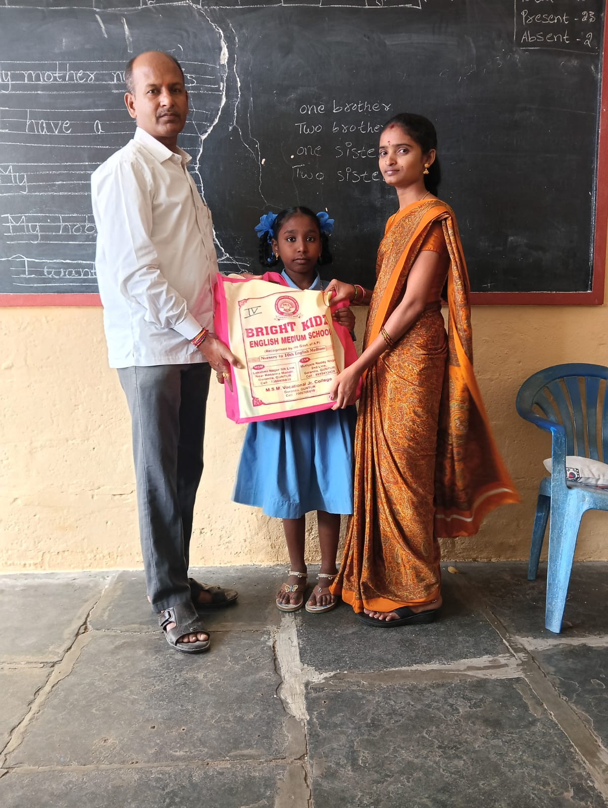 SSRES Distributes Scholarships to 120 Meritorious Students