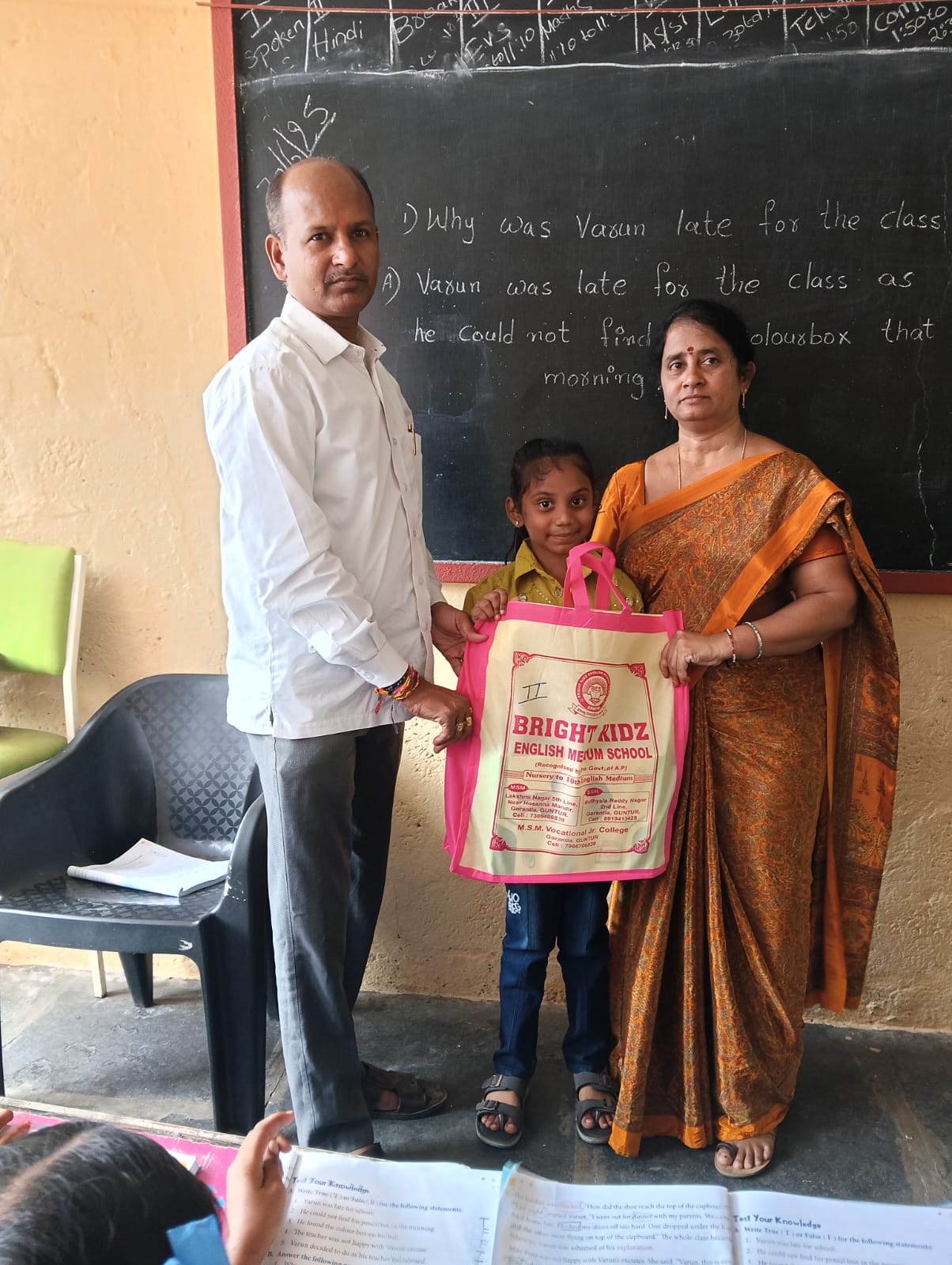 SSRES Distributes Scholarships to 120 Meritorious Students